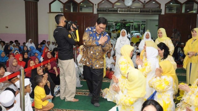 Airlangga Hartarto hadiri santunan 1000 anak yatim (Foto: Ricad Saka/kumparan)