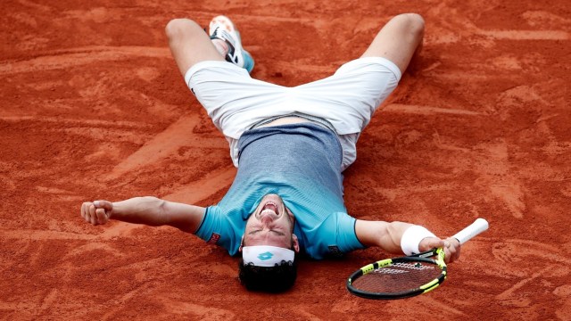 Cecchinato usai kalahkan Djokovic. (Foto: Reuters/Benoit Tissier)