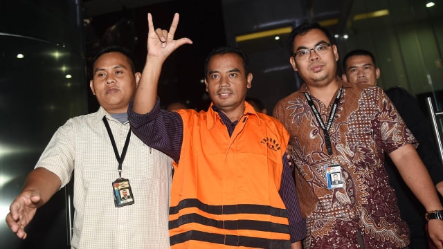 Bupati Purbalingga Tasdi resmi ditahan KPK. Foto: ANTARA FOTO/Akbar Nugroho Gumay