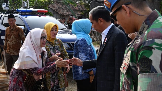 Presiden Jokowi saat kunjungan kerja di Subang. (Foto: Laily Rachev - Biro Pers Setpres)