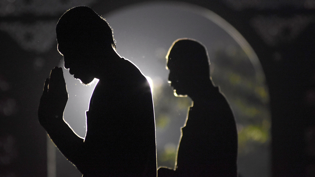 Itikaf Ramadhan Foto: ANTARAFOTO/Risyal Hidayat