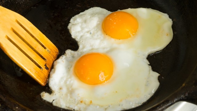 Teks prosedur cara membuat telur mata sapi