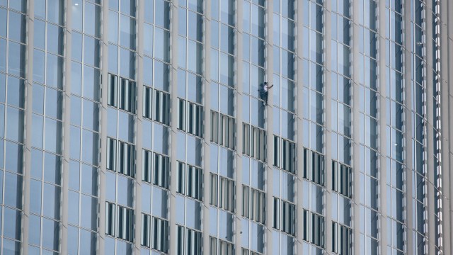 Alain Robert Panjat  Lotte World Tower (Foto: Jung Yeon-je / AFP)