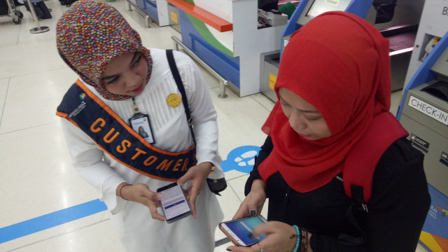 Mobile Assistant Check-In Bandara Soetta (Foto: Ochi Amanaturrosyidah/kumparan)