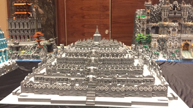 LEGO Bentuk Candi Borobudur di BRICKLIVE (Foto: Bella Cynthia/kumparan)