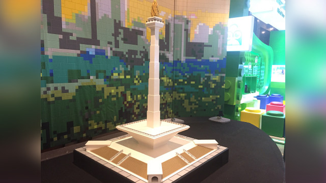 LEGO Bentuk Monas di BRICKLIVE (Foto: Bella Cynthia/kumparan)