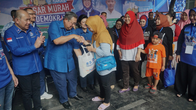 SBY resmikan Pasar Murah Demokrat di DPP Demokrat (Foto: Fanny Kusumawardhani/kumparan)