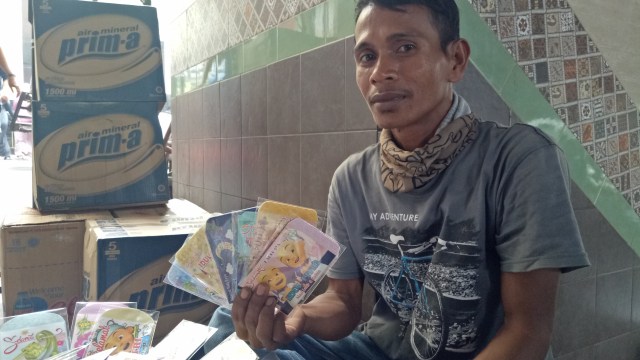 Para penjual angpao karakter di Tanah Abang (Foto: Ela Nurlaela/kumparan)