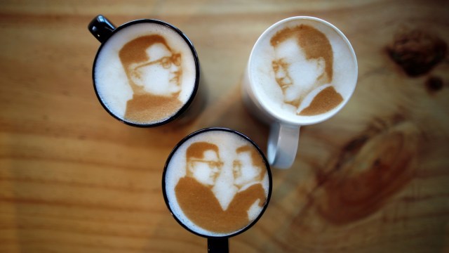 Latte dengan gambar Kim Jong Un (Foto: REUTERS/Kim Hong-Ji)