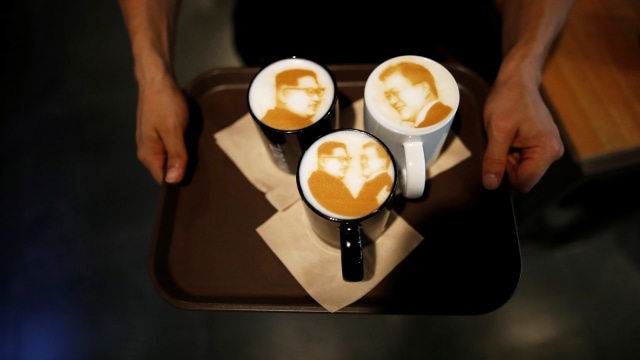 Latte dengan gambar Kim Jong Un (Foto: REUTERS/Kim Hong-Ji)