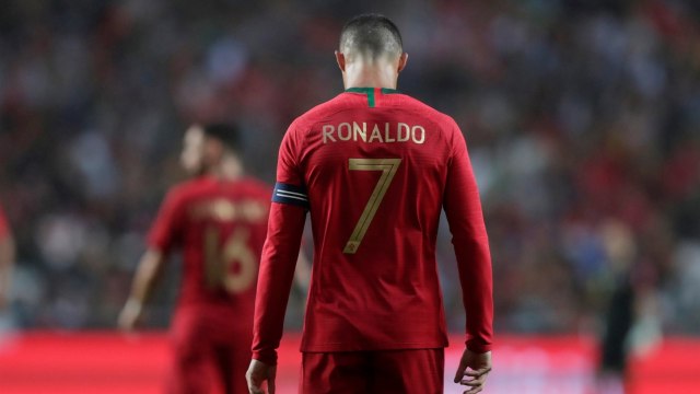 Ronaldo di laga melawan Aljazair. (Foto: Reuters/Rafael Marchante)
