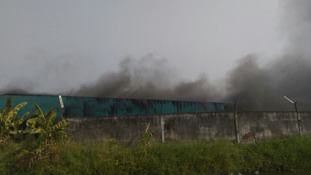 Kebakaran Landa Pabrik Benang di Pasuruan