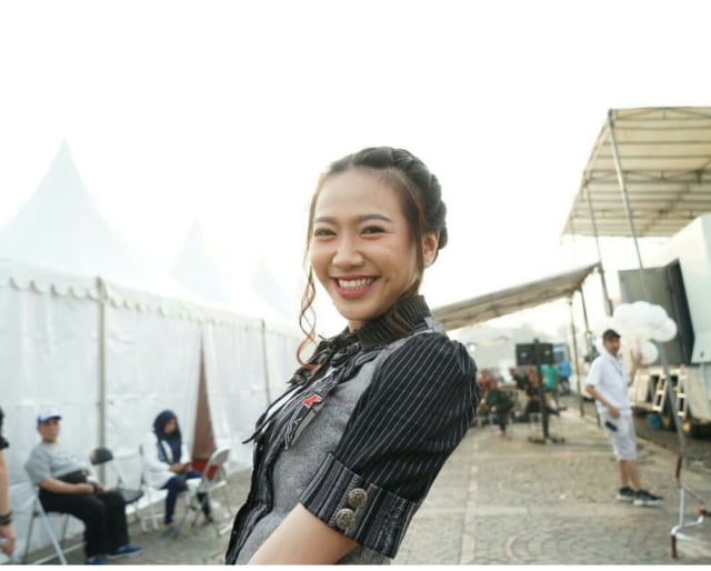6 Selebriti yang Matanya 'Hilang' Ketika Senyum (5)