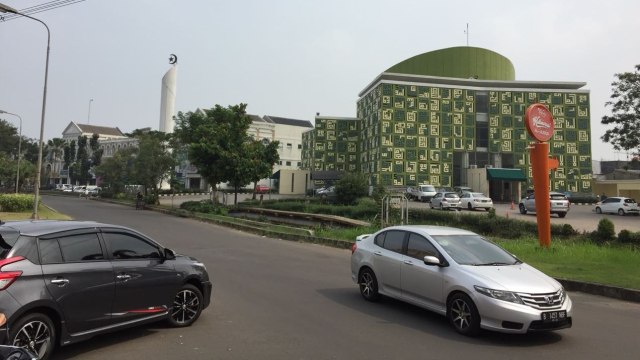 Masjid Raya Asmaul Husna, Tangerang, Banten (Foto: Yuana Fatwalloh/kumparan)