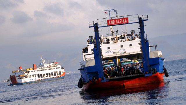 Kapal feri di Pelabuhan Gilimanuk. Foto: AFP/Sonny Tumbelaka