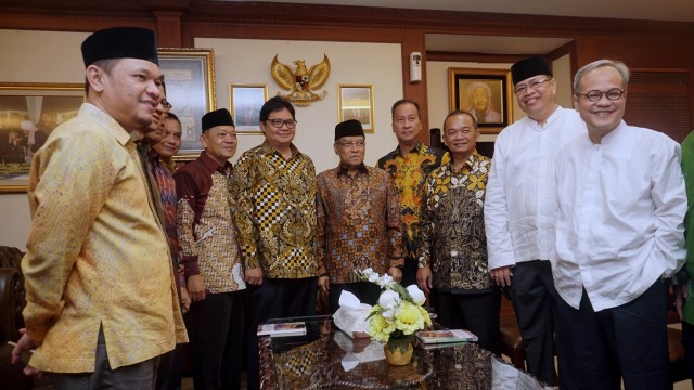 Pertemuan Airlangga Hartarto ketum PBNU Saiq Aqil. (Foto:  Fanny Kusumawardhani/kumparan)