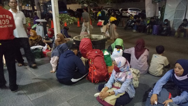 Suasana di Stasiun Pasar Senen saat H-7 Lebaran. (Foto: Nabilla Fatiara/kumparan)