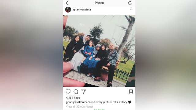 Ghaniya posting foto lamanya bersama keluarga. (Foto: Instagram @ghaniyasalma)