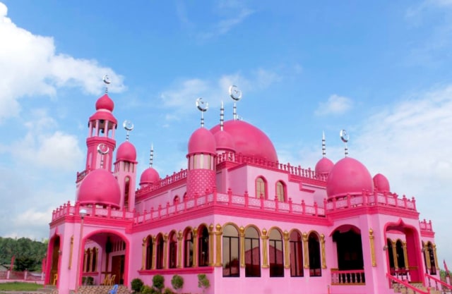 Masjid Pink Simbol Perdamaian