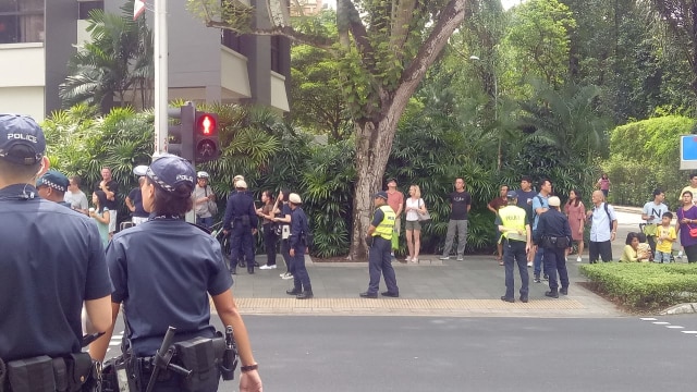 Pengamanan di depan St Regis Hotel diperketat (Foto: Nadia Riso/kumparan)