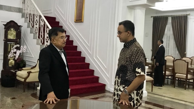 Wapres Jusuf Kalla berbincang dengan Anies. (Foto: Dok. Setwapres)