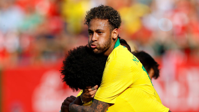 Neymar rayakan golnya. (Foto: REUTERS/Leonhard Foeger)