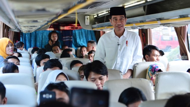 Joko Widodo tinjau mudik di Bogor. (Foto: dok. Intan/Biro Pers Setpres)