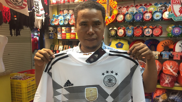 Jersi Jerman Laris Manis  (Foto: Abdul Latif/kumparan)