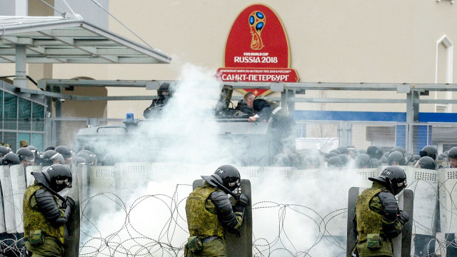 Polisi Rusia di Piala Dunia. (Foto: OLGA MALTSEVA / AFP)