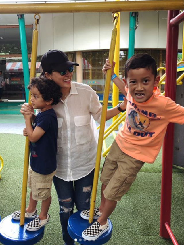 Marcella Zalianty dan anak-anaknya (Foto: Instagram @marcella.zalianty)