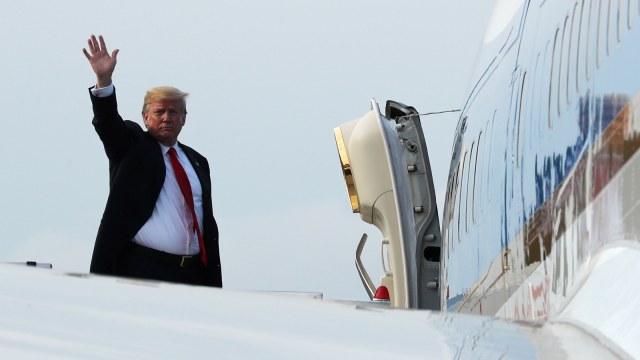 Donald Trump meninggalkan Singapura.