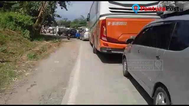 Video: Jalur Tegal-Purwokerto Macet hingga 4 Kilometer