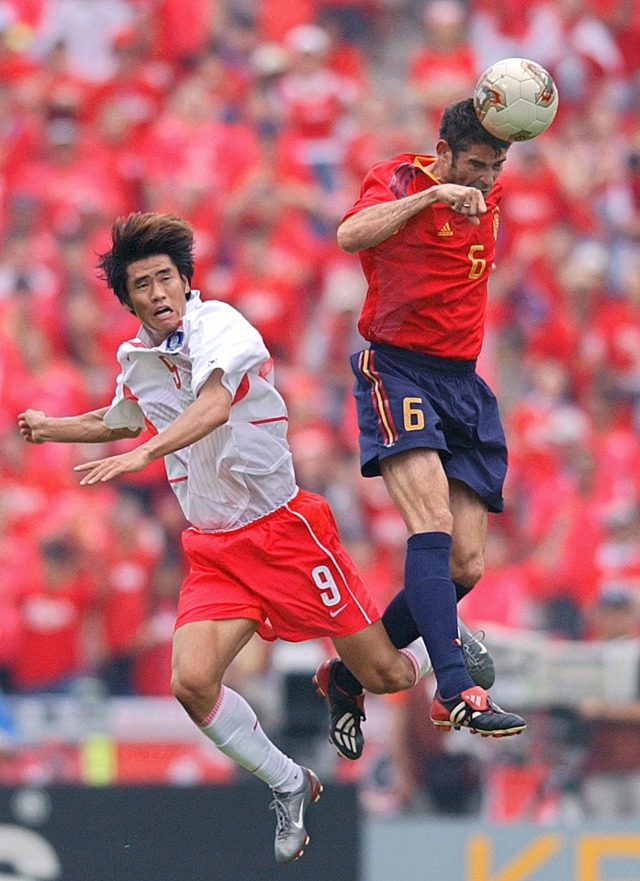 Hierro di laga vs Korsel, Piala Dunia 2002. (Foto: CHRISTOPHE SIMON / AFP)