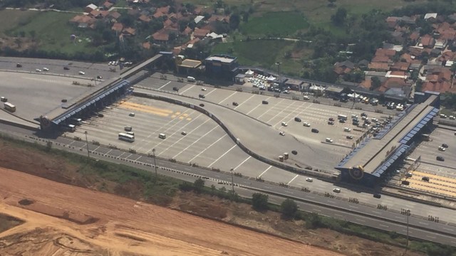 Pintu Tol Utama Cikarang. (Foto: Soejono Eben Ezer Saragih/kumparan)