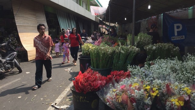 Jelang Lebaran Warga Berburu Bunga  Sedap  Malam  di  Pasar 