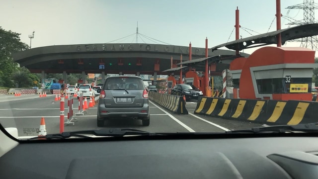 Tol Jakarta ke arah Merak (Foto: Adhie Ichsan/kumparan)