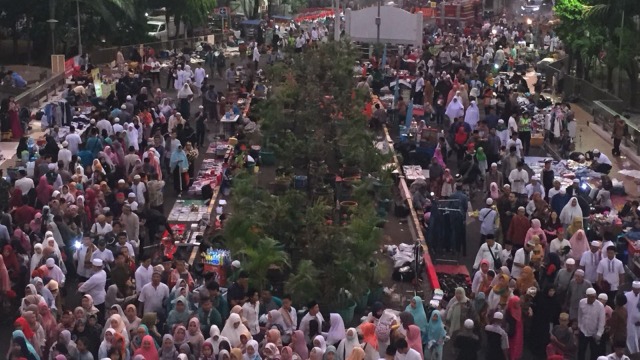 Suasana di luar Masjid Istiqlal. (Foto: Moh Fajri/kumparan)