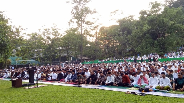 Suasana Salat Id Jokowi bersama warga Bogor. (Foto: Jihad Akbar/kumparan)
