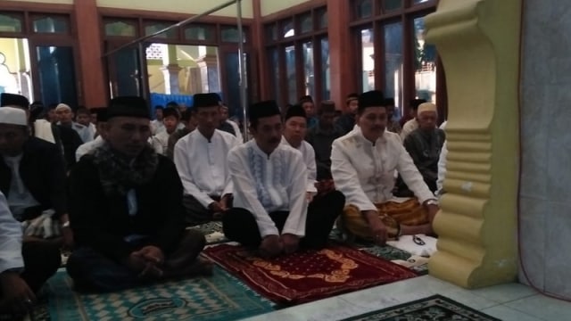 Pj Bupati Bojonegoro Laksanakan Salat Idul Fitri di Masjid Mojodeso Kecamatan Kapas