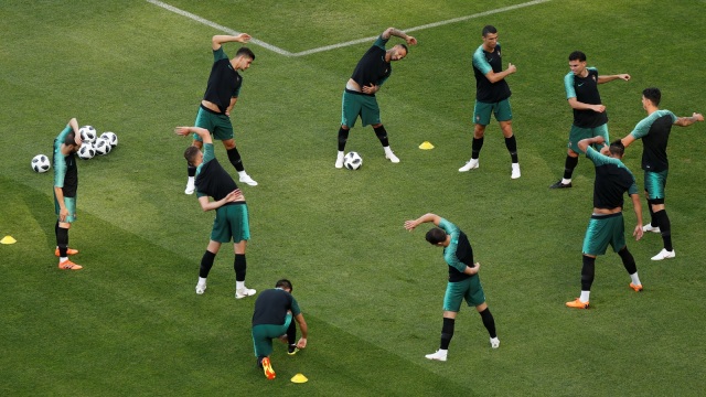 Latihan Timnas Portugal jelang melawan Spanyol. (Foto: Murad Sezer/Reuters)