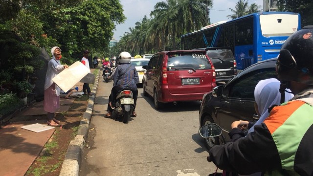 Kemacetan masuk Kebun Binatang Ragunan (Foto: Reki Febrian/kumparan)