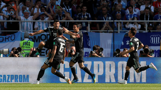 Selebrasi gol Aguero vs Islandia. (Foto: REUTERS/Maxim Shemetov)