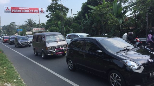 Lalu lintas di kawasan Puncak, Bogor (Foto: M. Iqbal/kumparan)