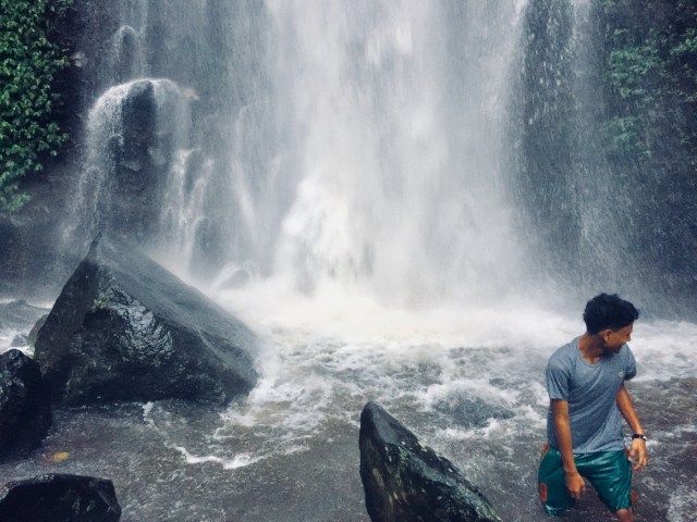 Curug Nangka yang mengalir deras (Foto: Shika Arimasen Michi/kumparan)
