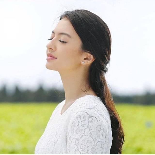 5 Seleb Cantik Jomblo Yang Minta Dipersunting Banget Kumparan Com
