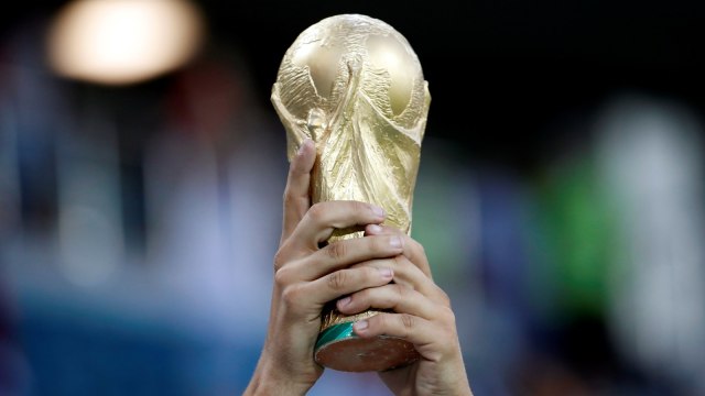 Trofi Piala Dunia. (Foto: Francois Lenoir/Reuters)