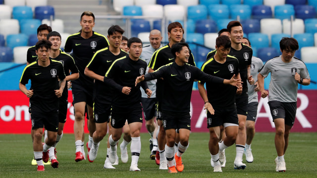 Latihan Timnas Korea Selatan jelang lawan Swedia. (Foto: Carlos Barria/Reuters)