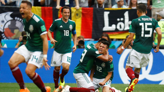 Pemain Meksiko merayakan gol. (Foto: REUTERS/Kai Pfaffenbach)