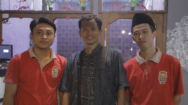 Yusuf bersama kedua pegawainya