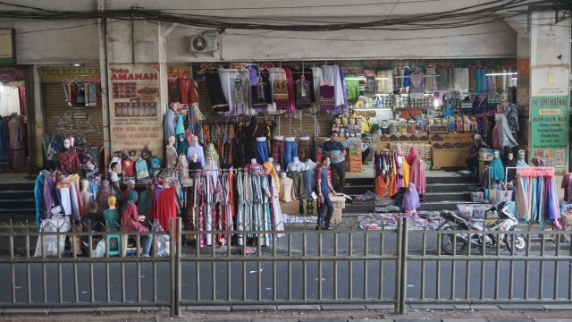 Image result for Pasar Tanah Abang Masih Sepi